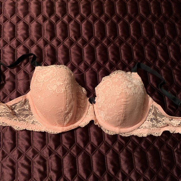 Pink lace bra by Victoria Secret 34D - Picture 3 of 3
